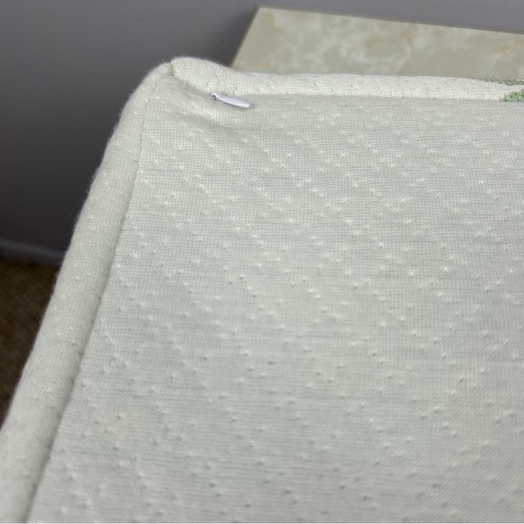 Pillow Thotic - The Positioner For Side Sleepers - Picture 8 of 10